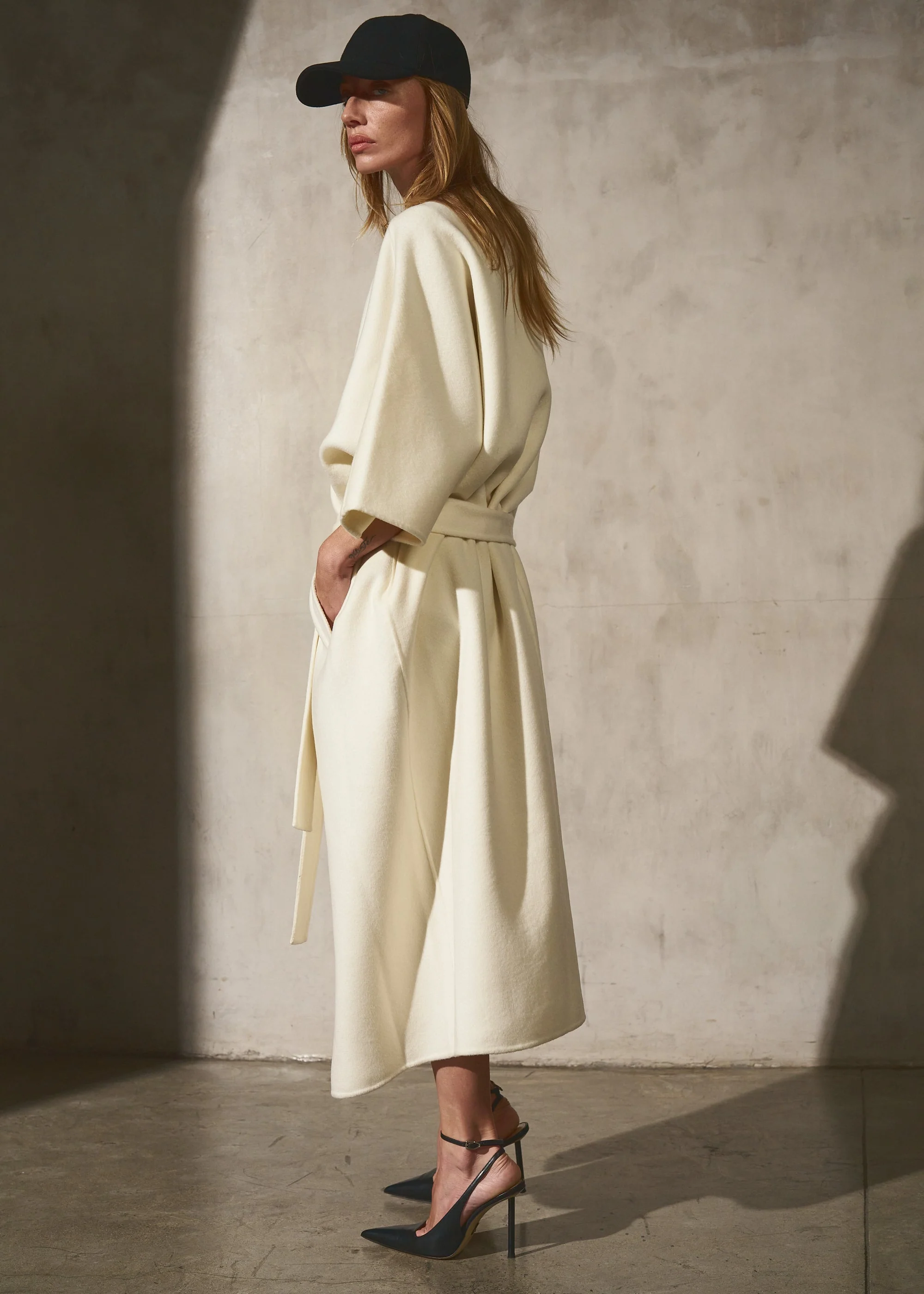 COLLARLESS CASHMERE BELTED COAT - Cream - Image 9
