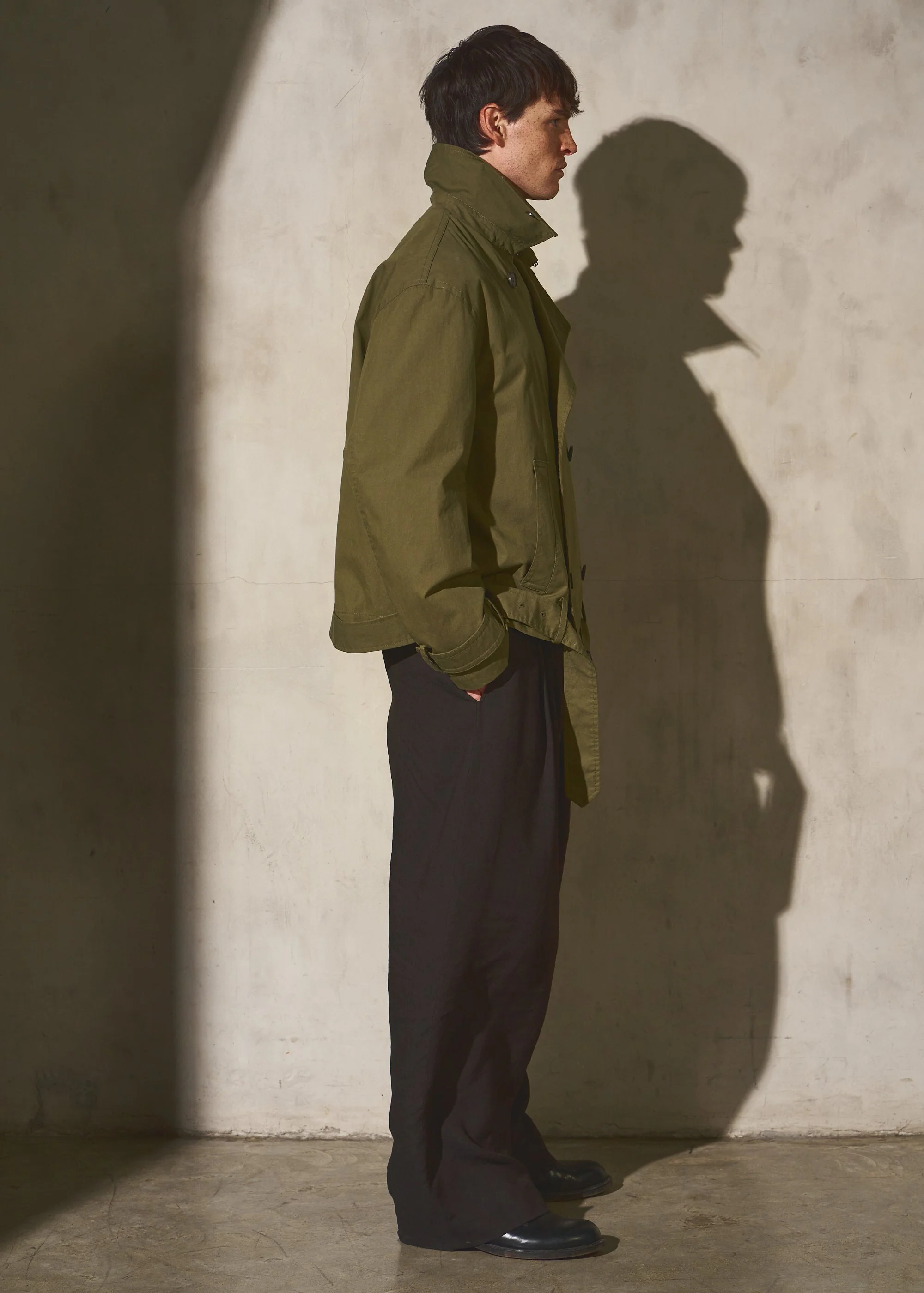 ITALIAN COTTON CROPPED TRENCH - Moss - Image 8