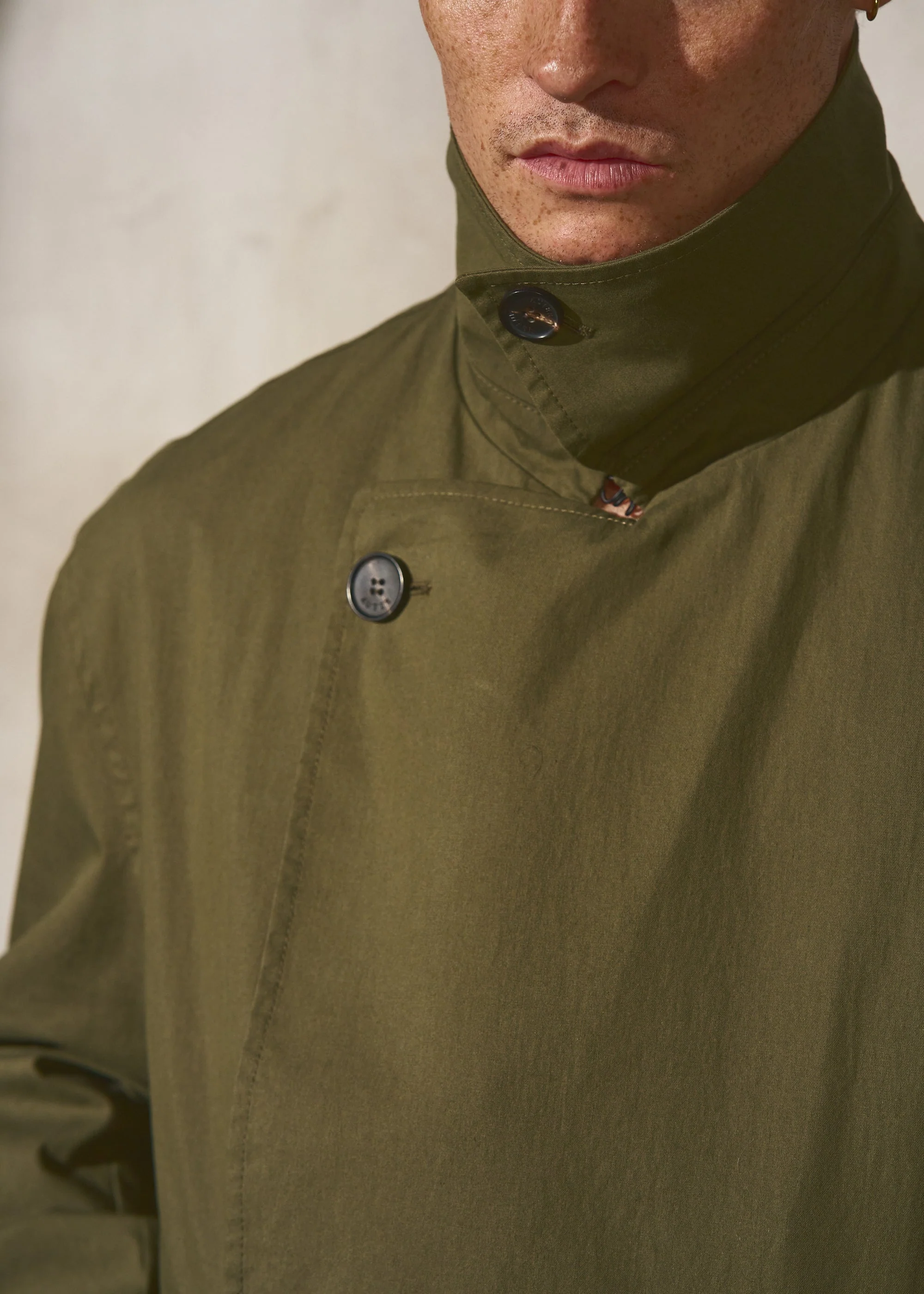 ITALIAN COTTON CROPPED TRENCH - Moss - Image 9