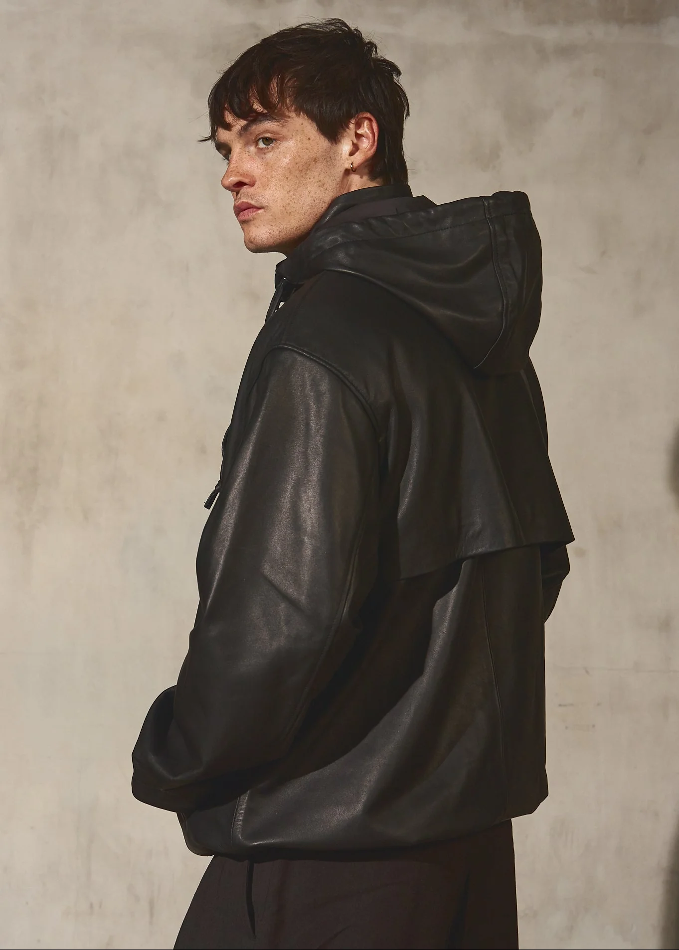 HOODED LEATHER WINDBREAKER - Noir - Image 11