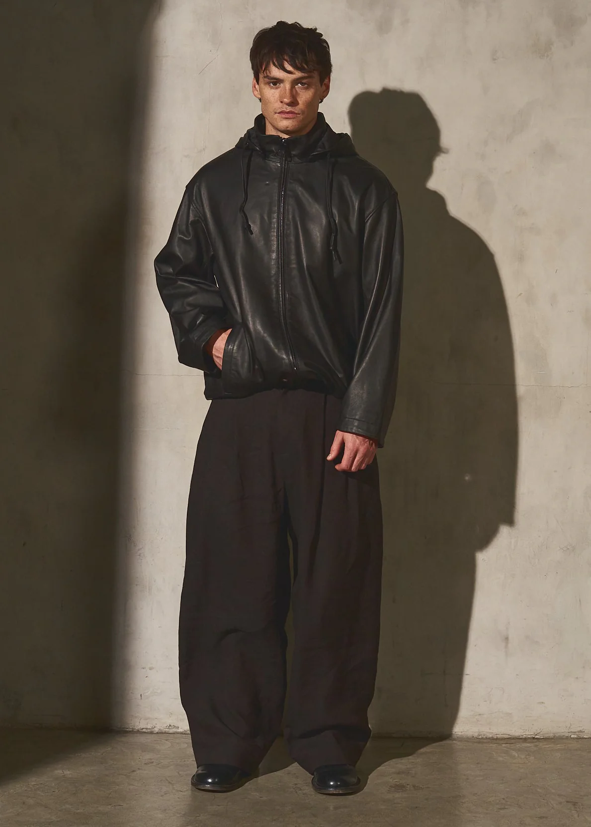 HOODED LEATHER WINDBREAKER - Noir - Image 4