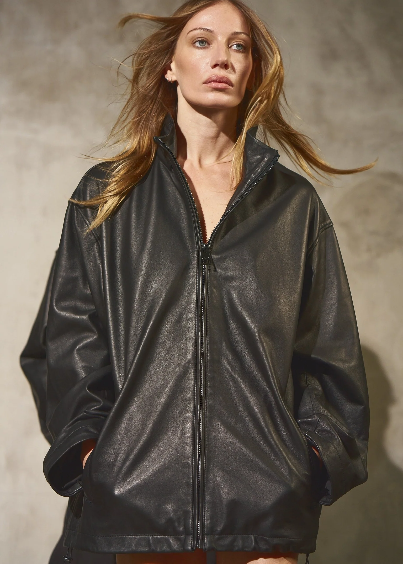 HOODED LEATHER WINDBREAKER - Noir - Image 7