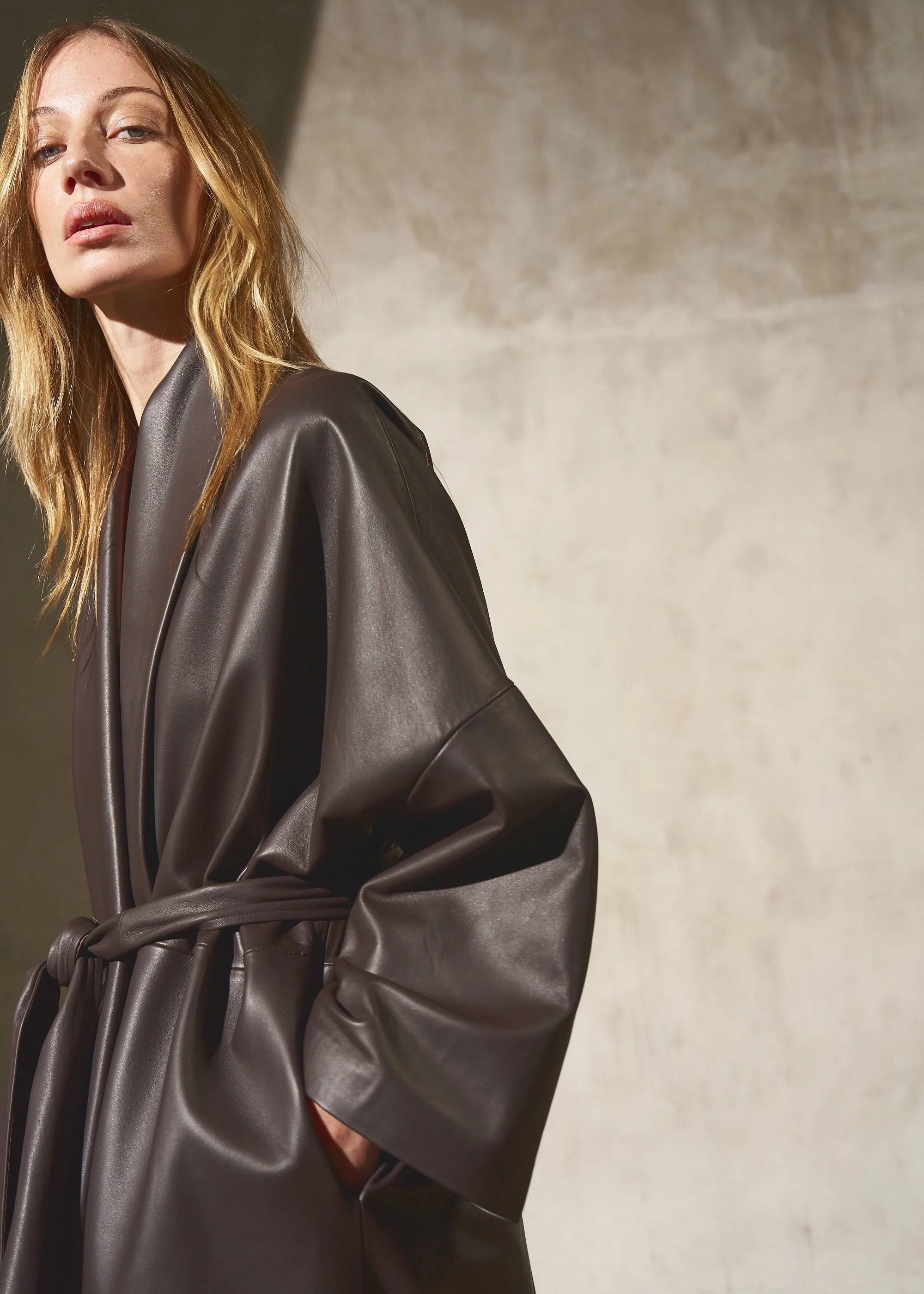 LEATHER CAPE COAT - Dark Espresso - Image 9