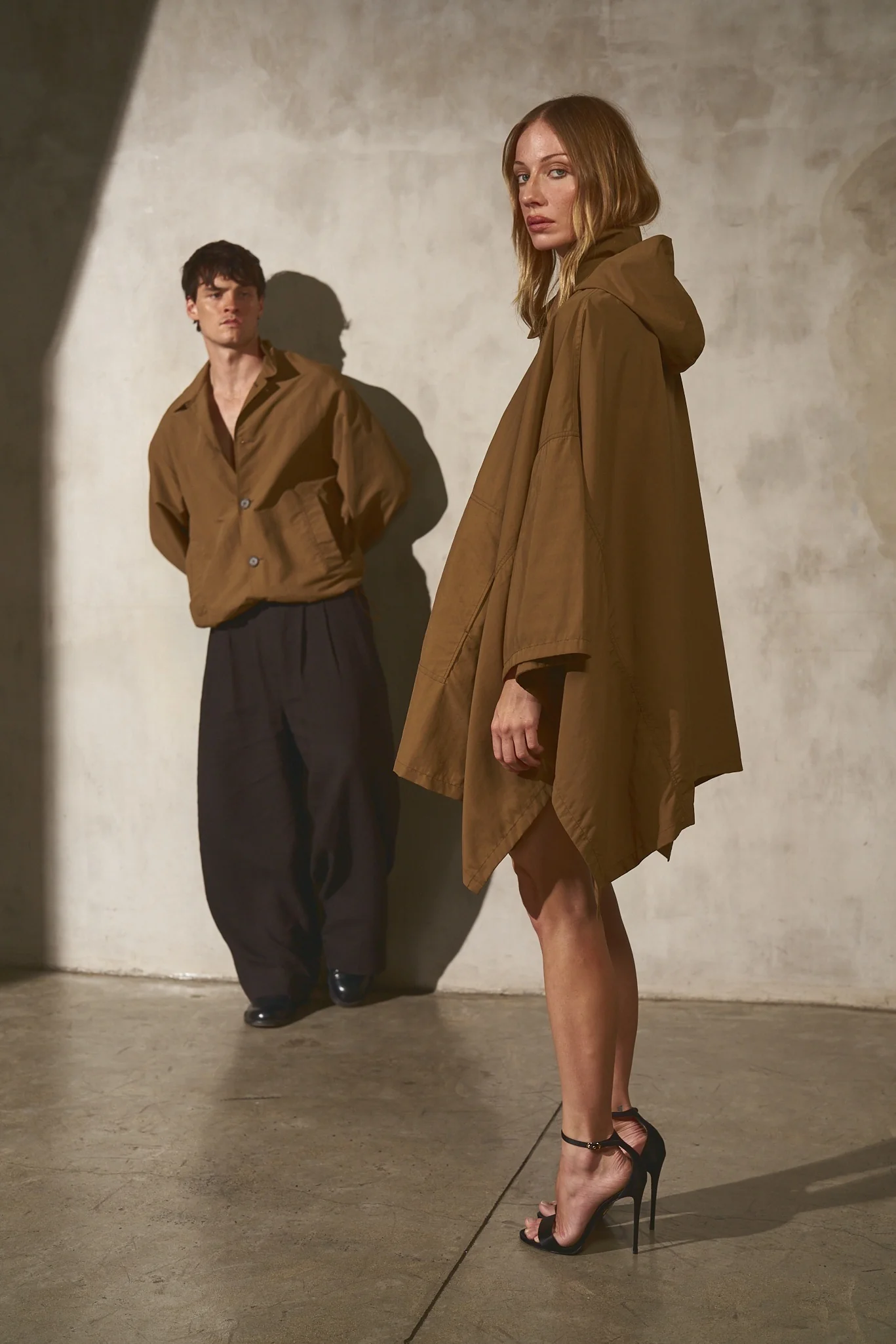 PAPERWEIGHT PONCHO - Latte - Image 9